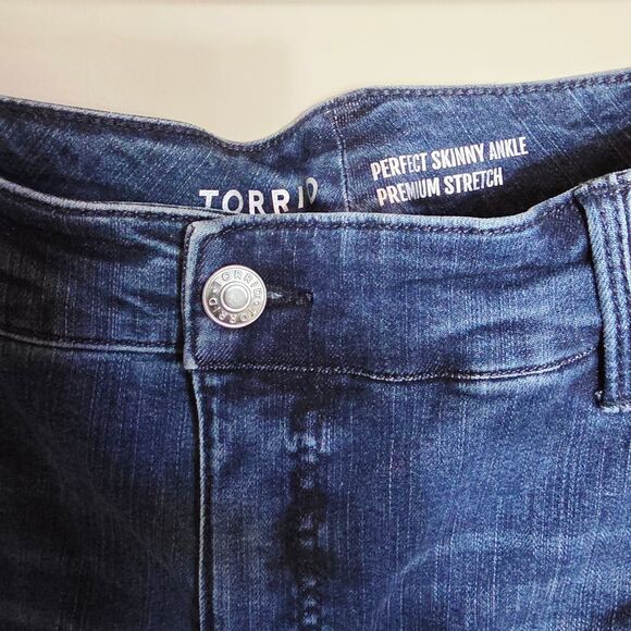 Torrid Blue Ankle Jeans - Picture 4 of 5